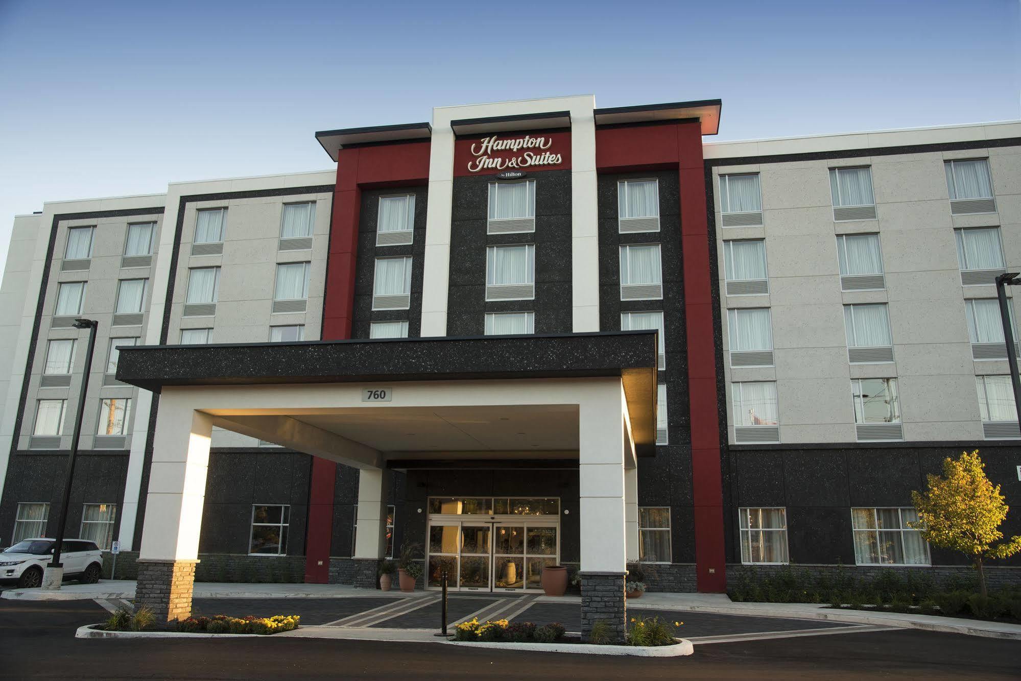 Hampton Inn & Suites By Hilton Thunder Bay Exterior photo